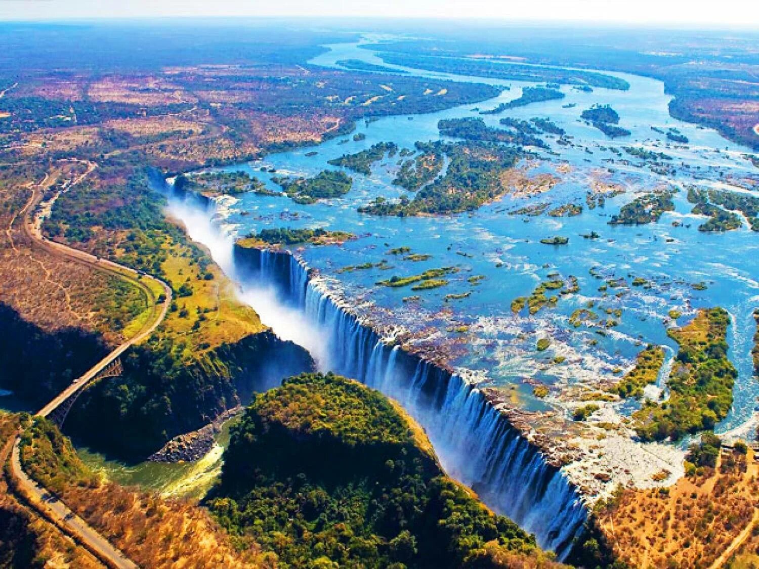 Водопад виктория на реке замбези в африке. Лимпопо юар. Река замбези африка. Реки и горы африки. Водопад виктория замбия.