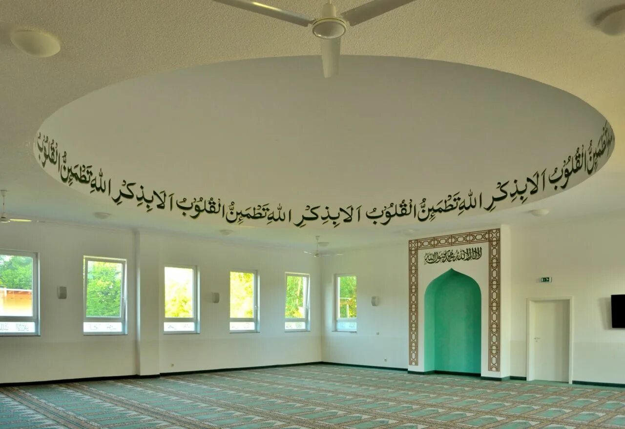 Чем украшают мечети. Мечеть внутри. Мечеть изнутри. Внутреннее украшение мечети. Внутренняя отделка мечети.