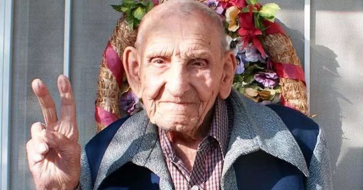 Дед 100 лет. 90 Летние люди. 90 Летний старик. 80 Летний старик.