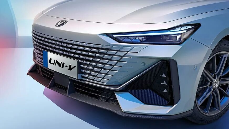 Сравнение uni v. Чанган уни к. changan 2025. шанган uni v. changan uni-v 2025.