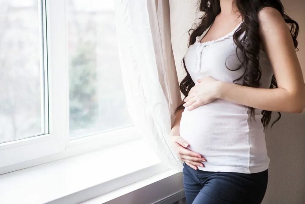 Прегнант кристи dress. Фотосессия перед родами. Беременная женщина сток. Женщина на последней неделе беременности. Шесть беременных.