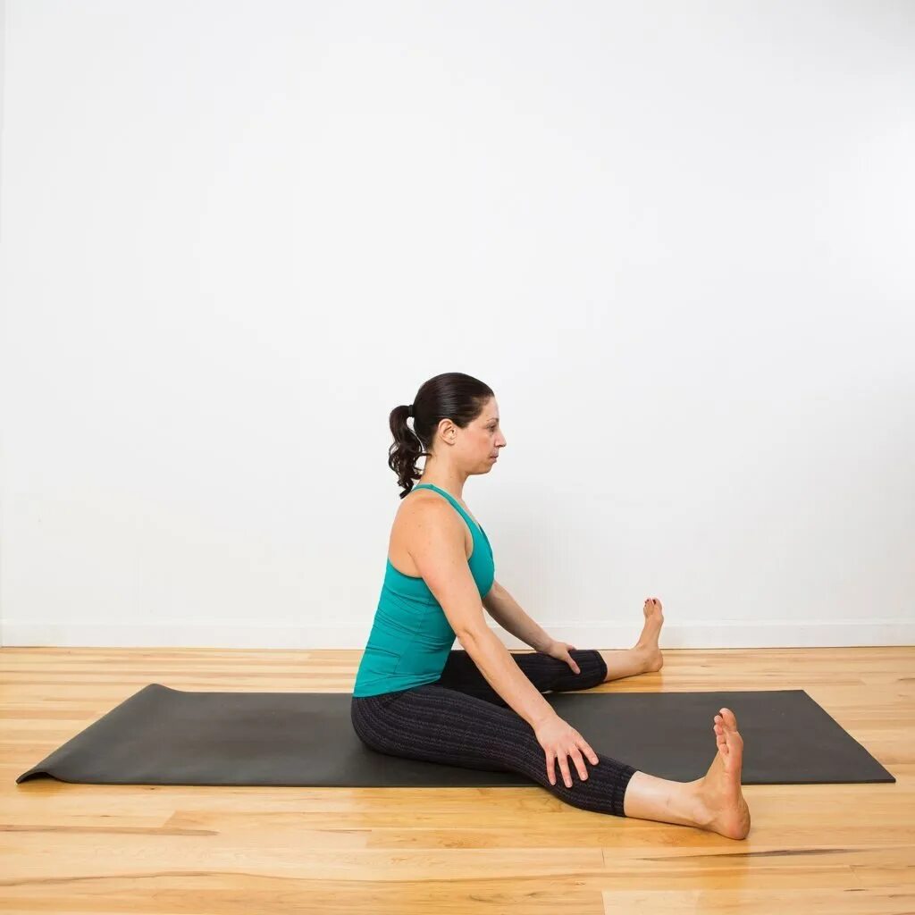 Стеллаж для ковриков для йоги. Dance 1x1 format. Позы йоги для растяжки. Прогиб сидя упражнения. Вог падение в дроп.