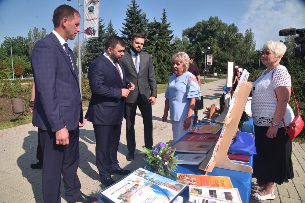 Донецкая народная республика город шахтерск. Памятник захарченко в шахтерске. Памятник захарченко в шахтерске. Азбука донбасса. Шахтерск донецкая обл.