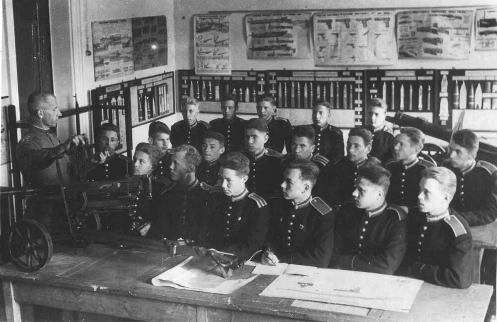 топографическое училище имени антонова. епархиальные училища в россии 19 век. мореходное училище на седова. класс орнамента в строгановском училище. кинешма духовное училище.