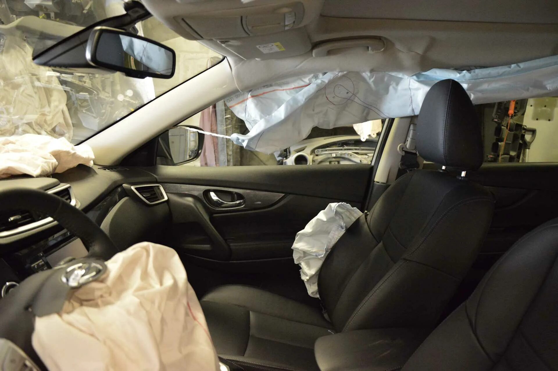 Шторки безопасности Volkswagen Touareg 2008 сработавшие. Nissan SRS airbag машина. Подушка шторки безопасности fx35 2005.