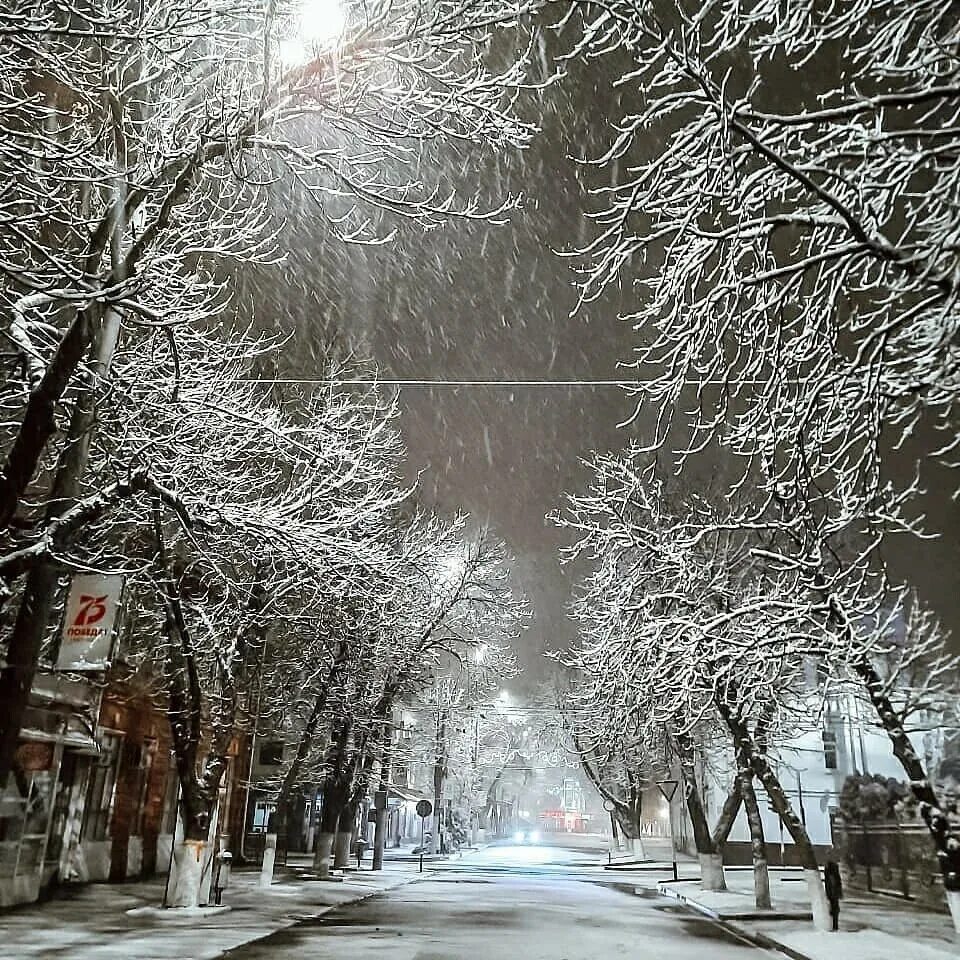 Зима в Лабинске. Лабинск зимой. Город Лабинск зимой. Город Лабинск ночью.