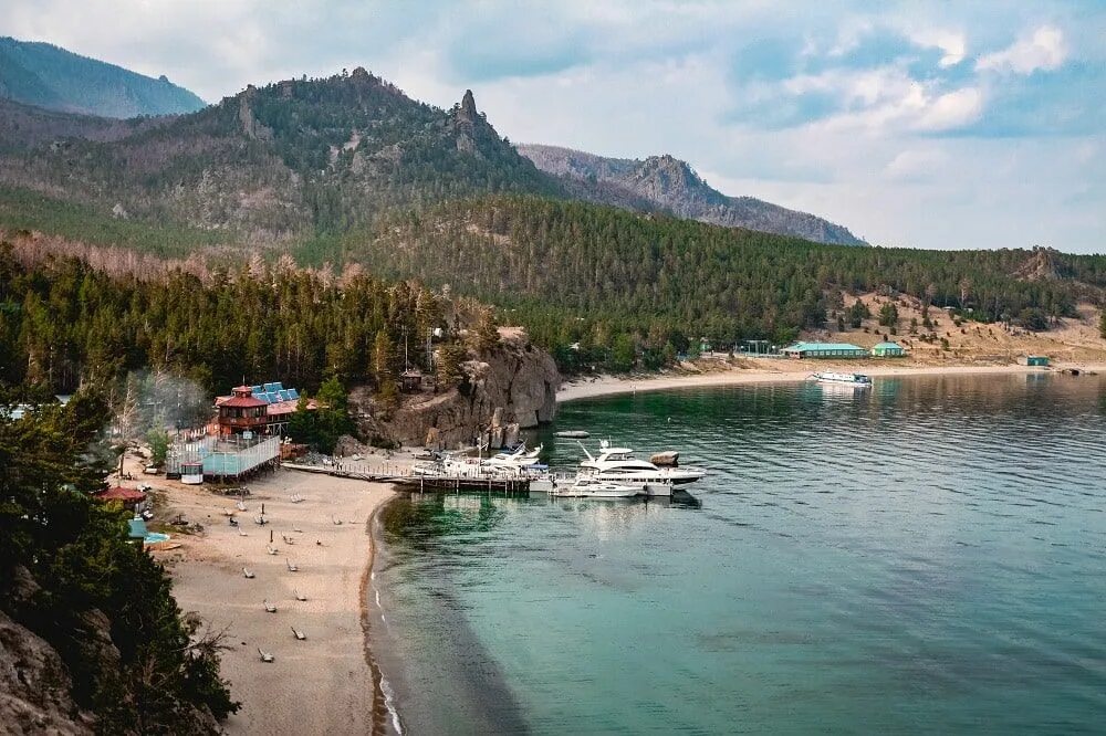 Ольхон бухта песчаная. Сарайский пляж на ольхоне. Пески на байкале где находится. Гранатовый пляж в байкальске. Пески на байкале где находится.