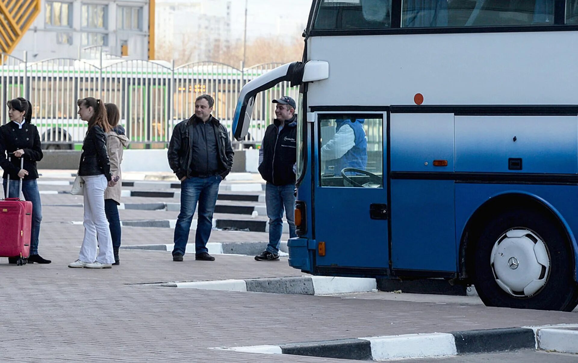 Автовокзал актобе. Узбекистан Казахстан автобус. Пассажир автобуса Ташкента. Автобусное сообщение. Сообщение про автобус.