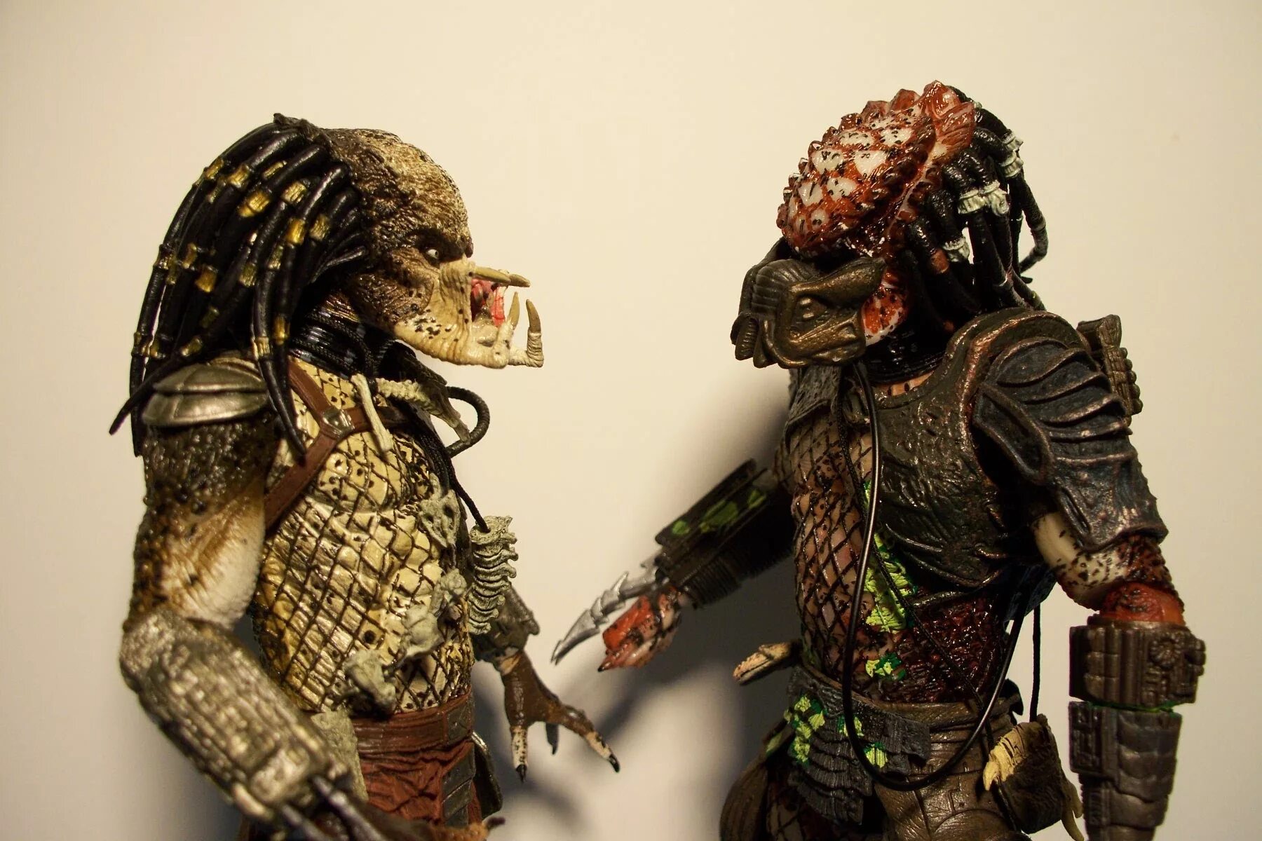 Хищники 2 класс. NECA Predator 2 City Hunter. NECA Predator Tru Exclusive 2 Pack City / Jungle Hunter. Predator 2 City Hunter Predator. NECA Predator 2 – Battle Damaged City Hunter Predator.