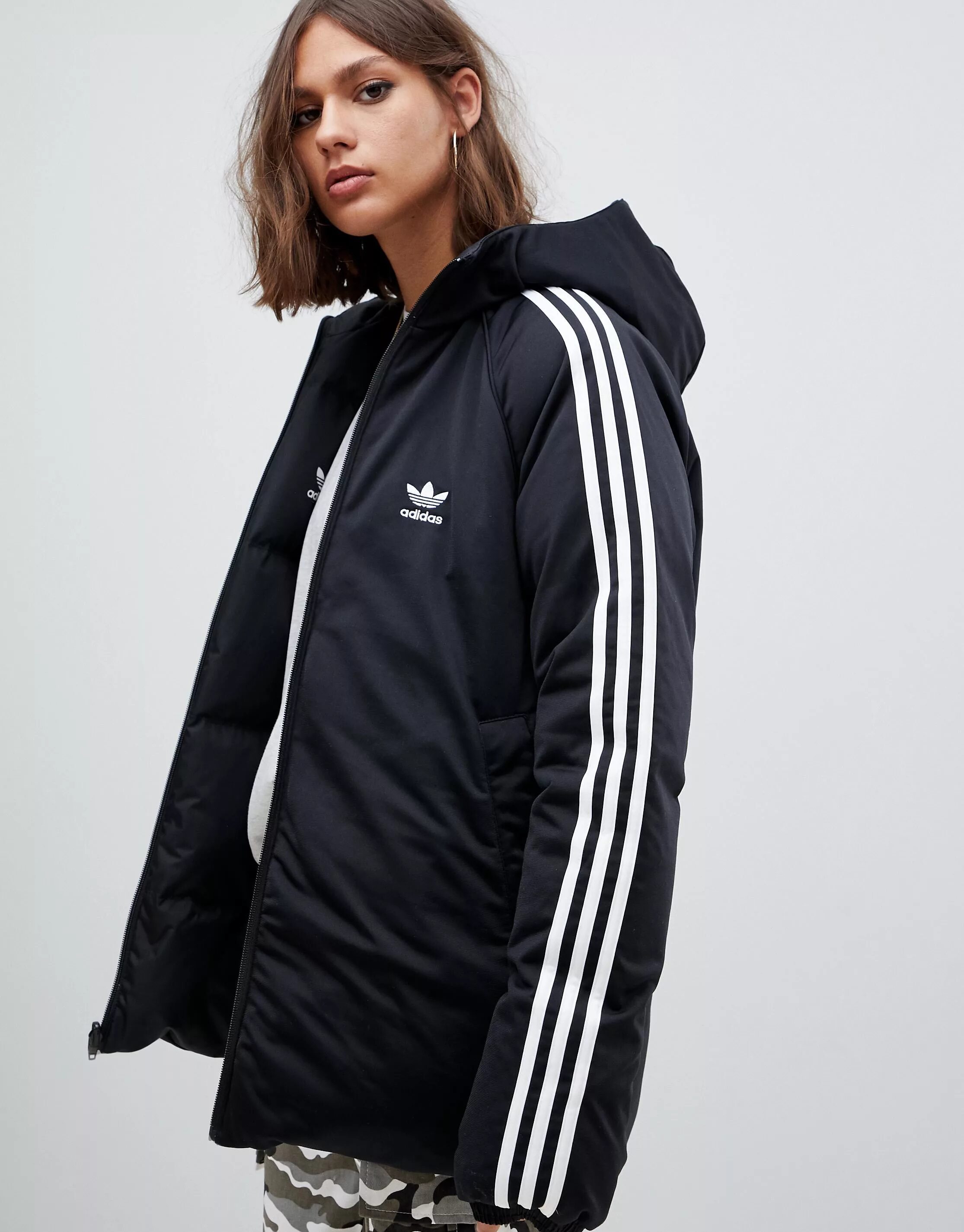 Черная куртка адидас. Adidas 3 Stripes зимняя куртка черная. Куртка adidas женская черная Oversize. Черное пальто адидас ориджинал. Куртка адидас ориджинал черная.