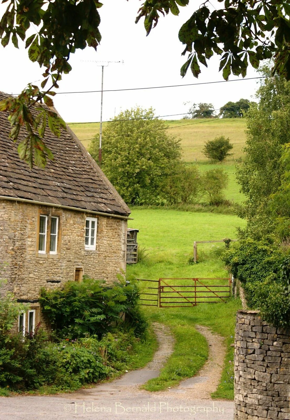 It is beautiful country. Англия деревня кэмбэлфорд. Английская деревня пейзаж. Английская деревушка. Деревенский домик.