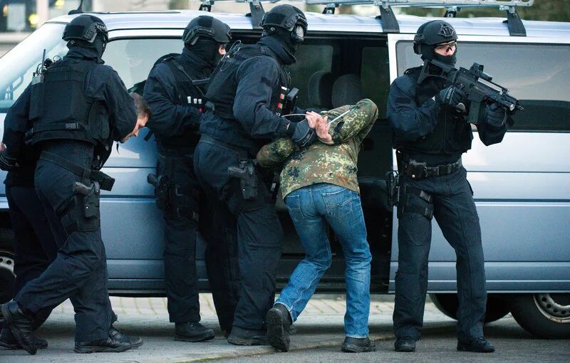 Сми преступность. Спецназ полиции задержания. криминальный терроризм. борьба с преступностью фсб.