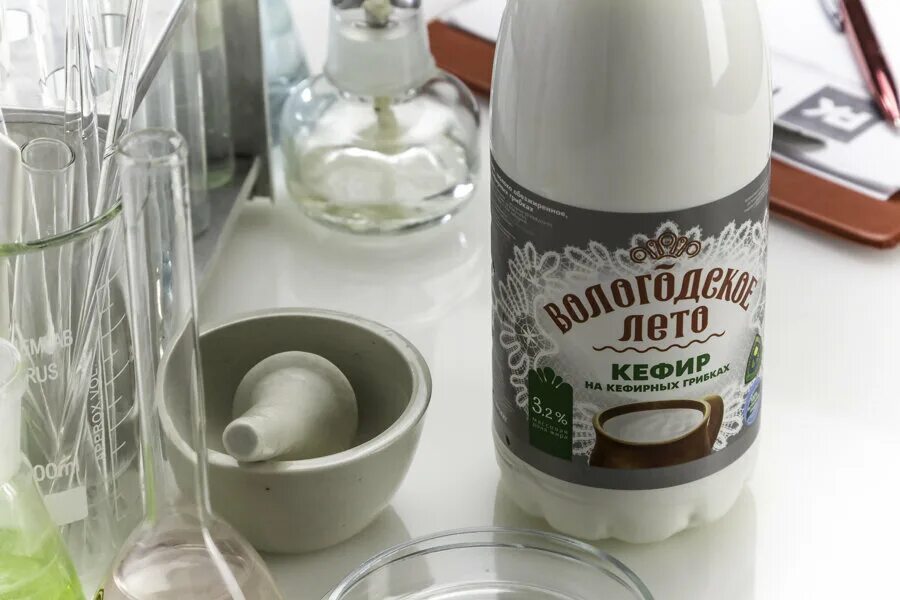 Кефир просрочен на день. Кефир вологодское лето. кефир это лето. росконтроль кефир.