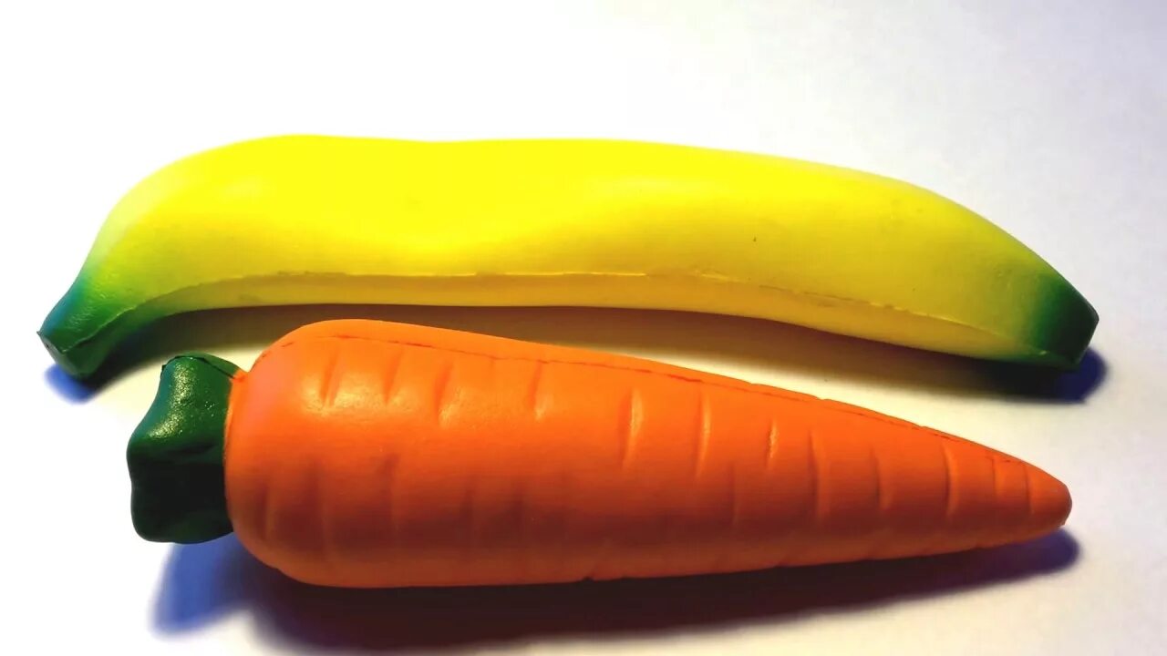 Банан морковка. Банан и морковь. Морковь в банановых коробках. Дефицит моркови. Банан и морковь.