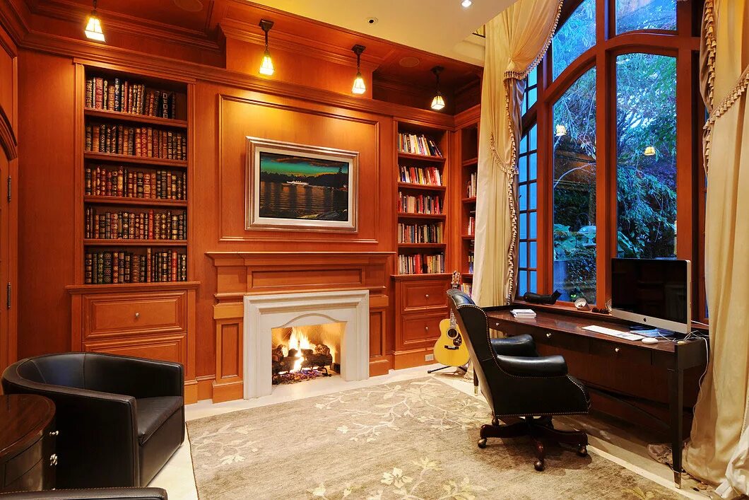 офис с панорамными окнами на море. кабинет в доме. интерьер кабинета в доме. кабинет с красивым видом. интерьер кабинета.