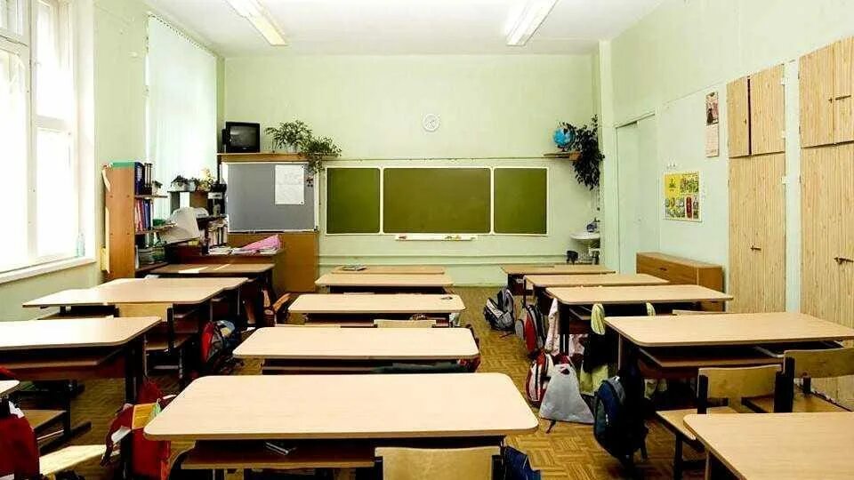 В школе 124 ученика изучают французский. В школе 124 учеников изучало французский. В школе 124 учеников изучало французский. 19 учеников класса изучают английский язык а 18 немецкий. Школа 124 план.