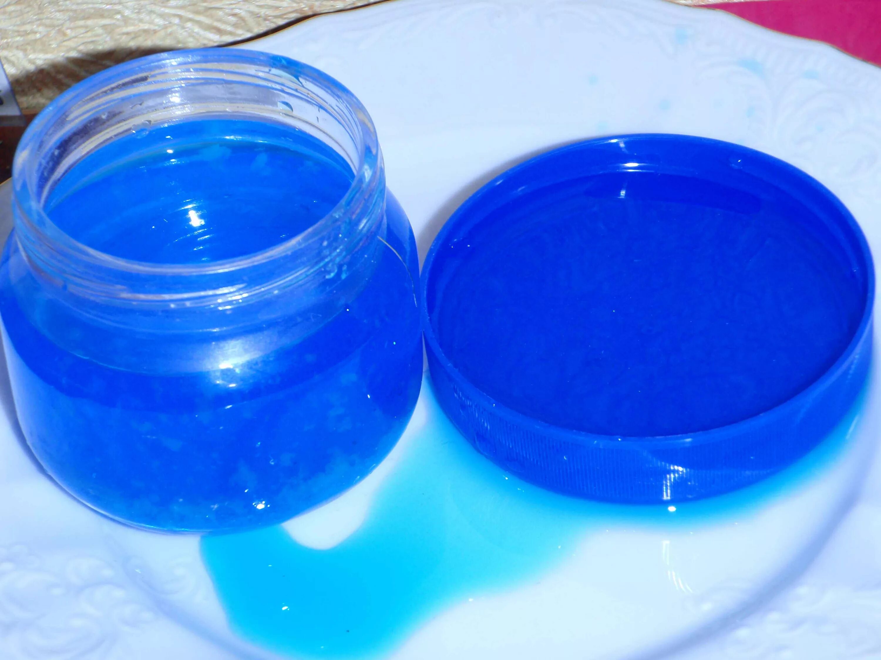 Медный купорос 4к. Медный купорос водный. Медный купорос водный. Сульфат меди 2 цвет раствора. Сульфат меди раствор кристалл.