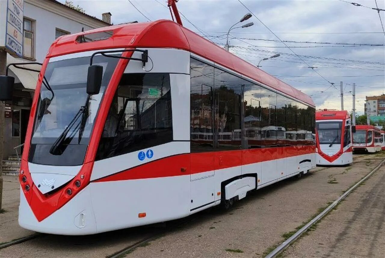 Кресло в трамвае. Трамвай уквз 71 628. Трамвай 71 923 богатырь. Транспорт самара. 71-923м богатырь-м.
