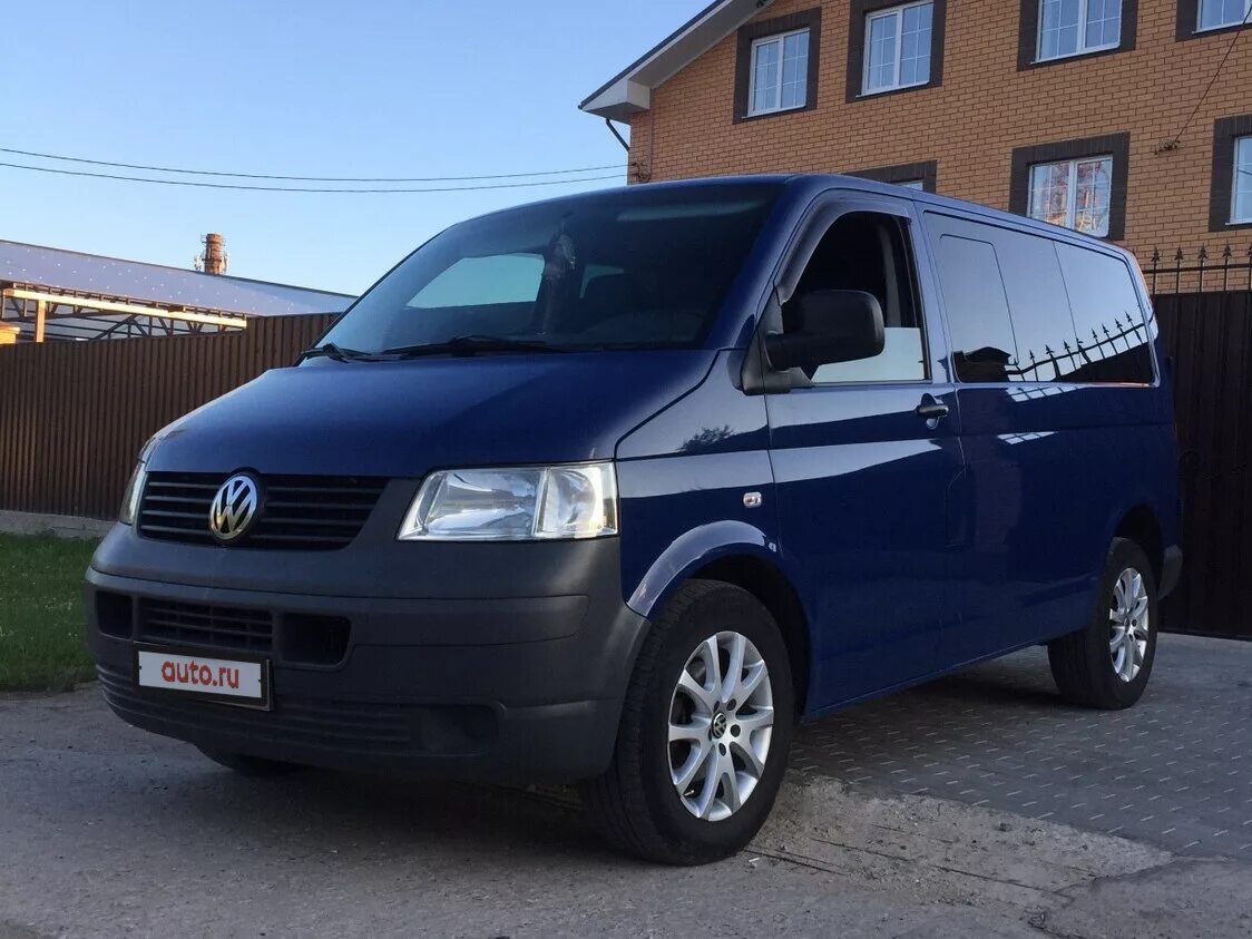 Купить volkswagen с пробегом. Volkswagen Transporter t5 синий. Фольксваген Транспортер 2003. VW Transporter t5 2008. Фольксваген минивэн Транспортер 2008.