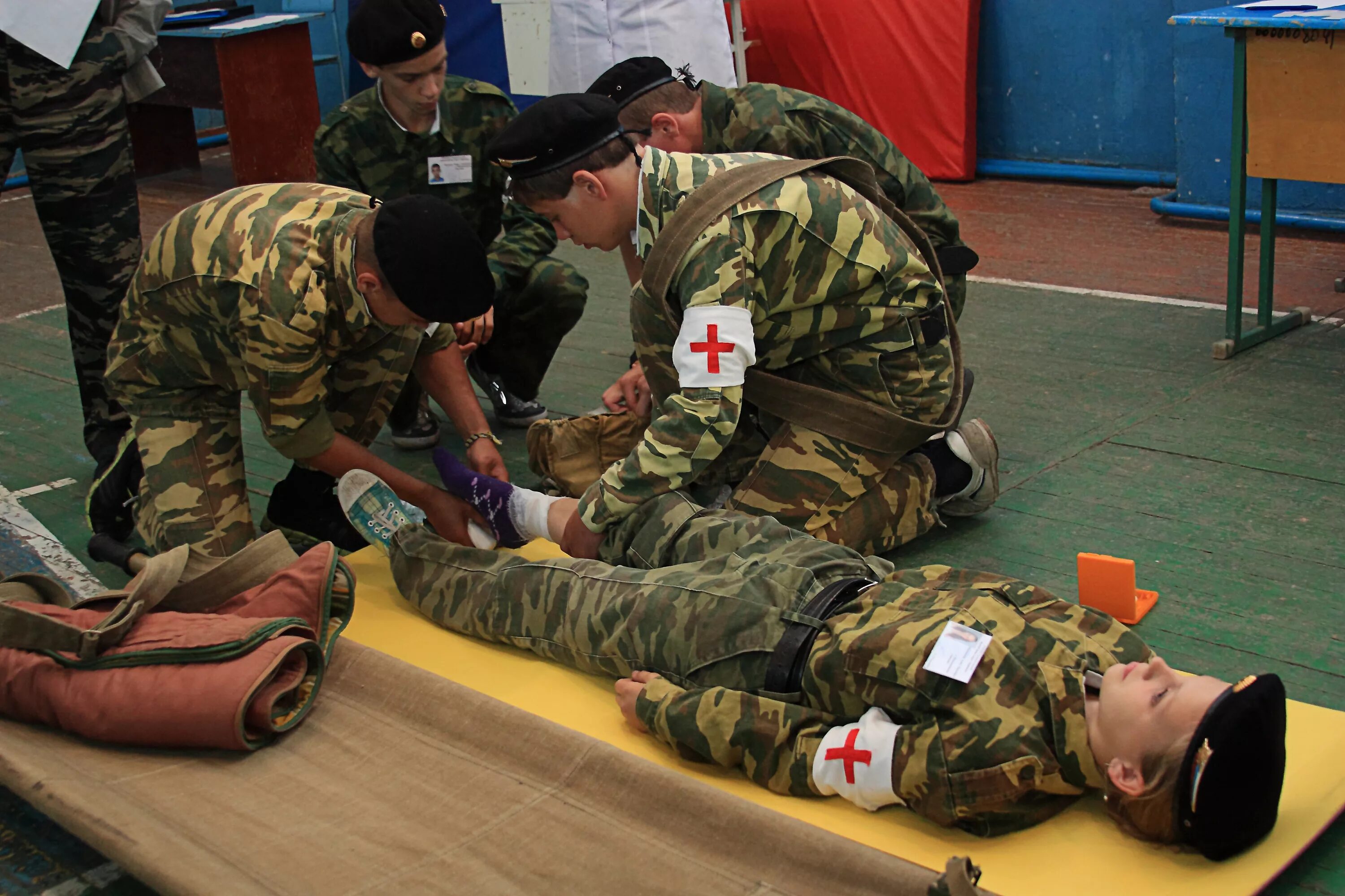 Зарница первая медицинская помощь. Военная подготовка. Военная медицинская подготовка. Военно-медицинская подготовка. Военно-спортивные соревнования.