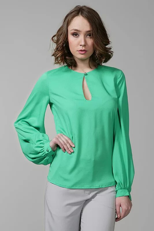 Блузки с рукавом реглан. Termit блузка зеленая. Блузка с рукавом реглан. Блузка из крепа с длинным рукавом. Бледно зеленая блузка.