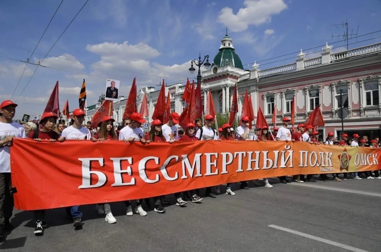 5 мая омск. Бессмертный полк Омск 2022. Шествие Бессмертный полк 2022. Шествие Бессмертного полка в 2022 году. В Омске на шествии Бессмертного полка.