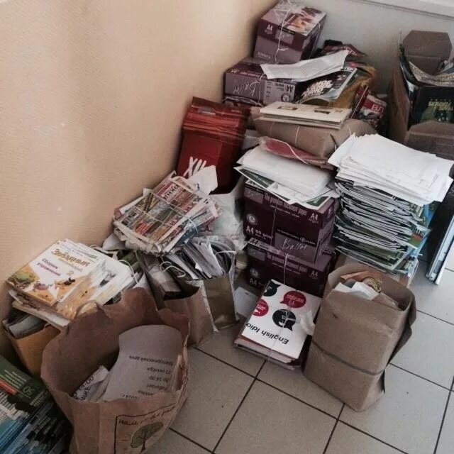 Что такое макулатура в школе. Сборы в школах макулатура. Сборы макулатуры. Сбор макулатуры в школе. Принести макулатуру в школу.