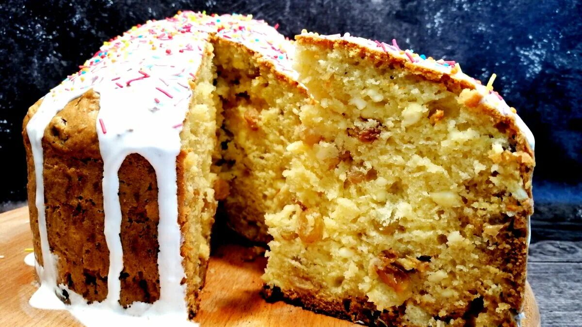 Творожный кулич без дрожжей. Пирог пасхальный творожный. Кулич творожный пасхальный. Пасхальный кулич без дрожжей. Влажный кулич с цукатами.