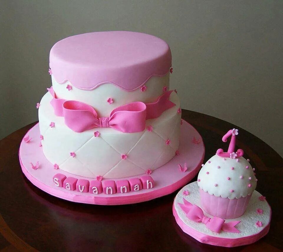 На год красивый торт девочке. Торт девочка. Детский розовый торт. Красивый розовый детский торт. Торт на год девочке.