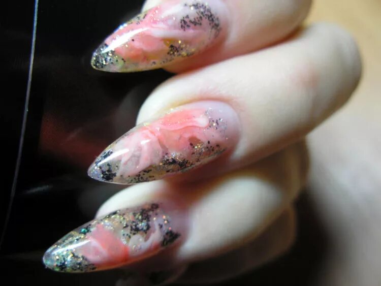 маникюр аквариум. аквариумные ногти 2023. аквариумный дизайн ногтей. аквадизайн ногтей. выкладной френч голубой.