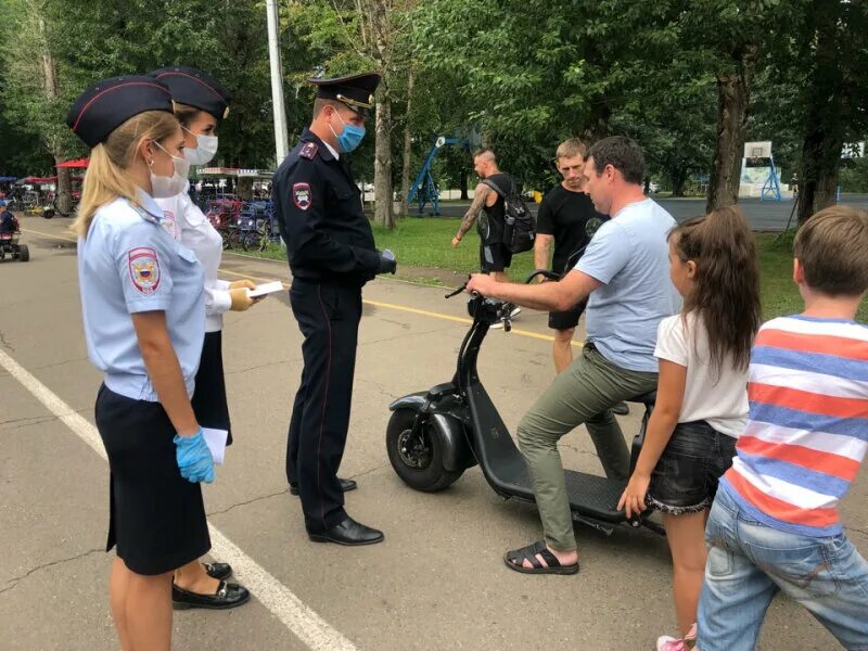 Самокат без прав. ДПС на самокате. Электросамокаты полиция. Полиция на самокате. Полиция на электросамокате.