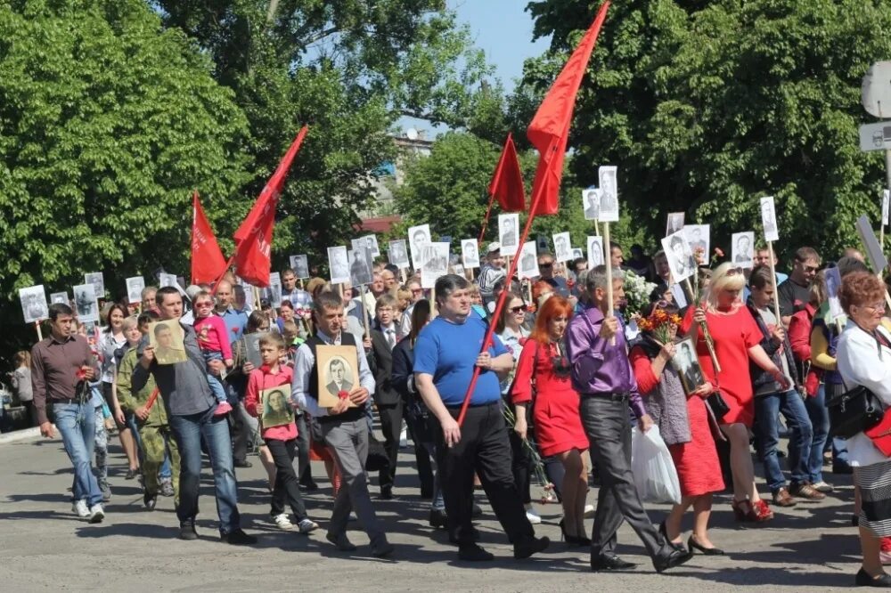 Боровая харьковской области сегодня. Изюм Харьковская область 9 мая. 9 Мая город Изюм.