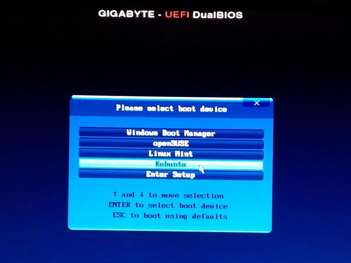 Открой меню загрузки. Материнская плата Gigabyte Boot menu. Gigabyte Dual BIOS Boot menu. Boot меню Gigabyte. Boot menu Gigabyte motherboard.