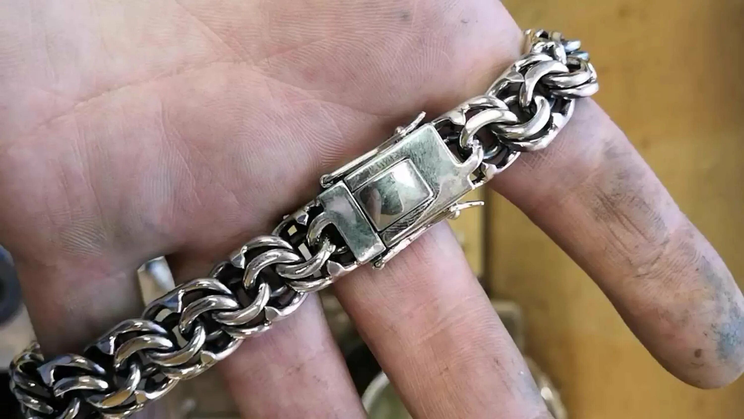 Браслет бисмарк серебро замок коробочка. Замок коробочка. Цепь бисмарк золото замок коробка. Замок коробочка на цепочку. Цепной браслет бисмарк.