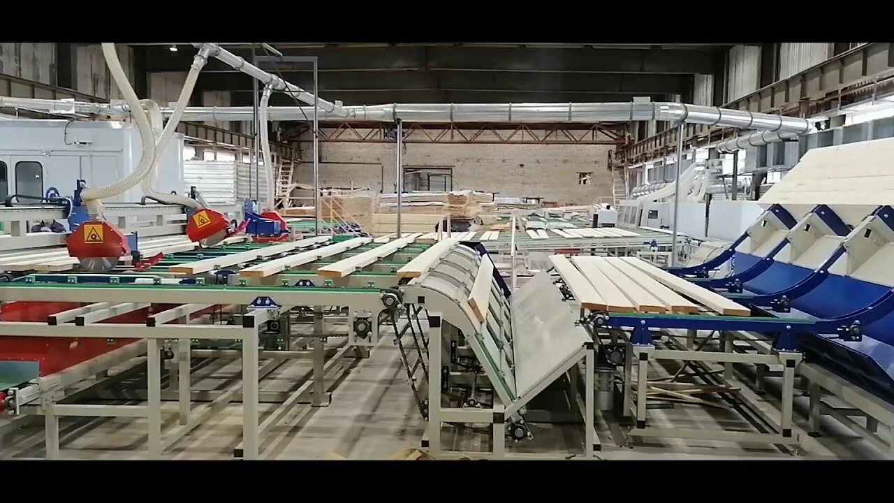 Производства погонажа. Производства погонажа. Упаковка погонажных изделий. Станки для окутки погонажа. Деревообрабатывающий цех.