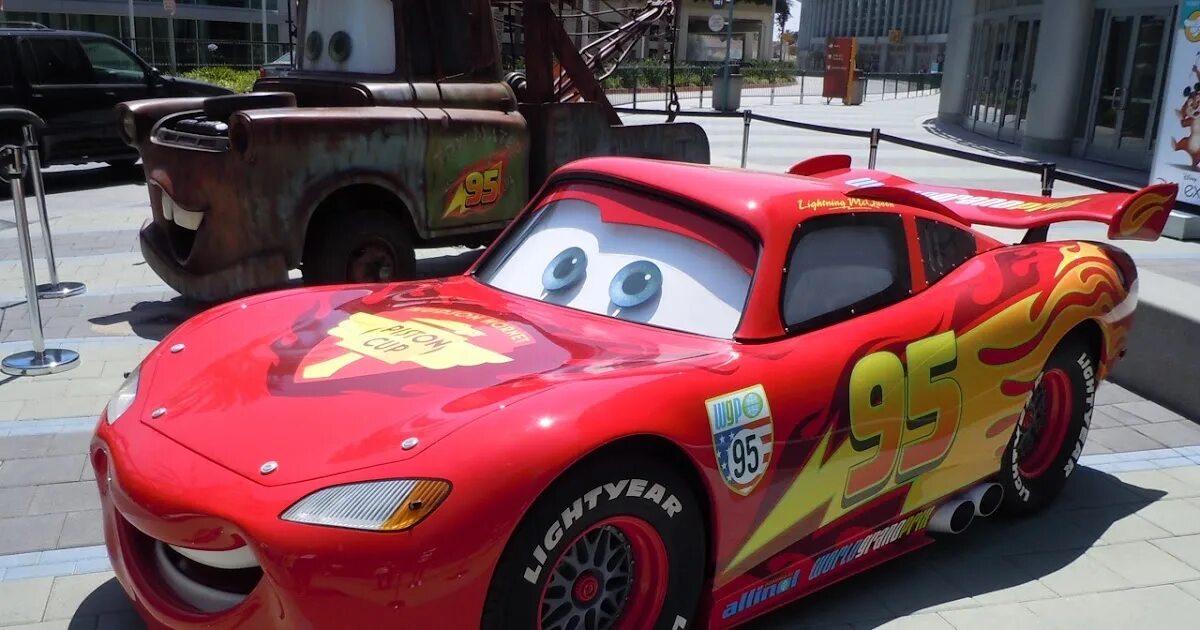 Номер молнии маквина. Cars 2 Lightning MCQUEEN. Replica Lightning MCQUEEN MCQUEEN. Маккуин RNXFE. Cars Lightning MCQUEEN.