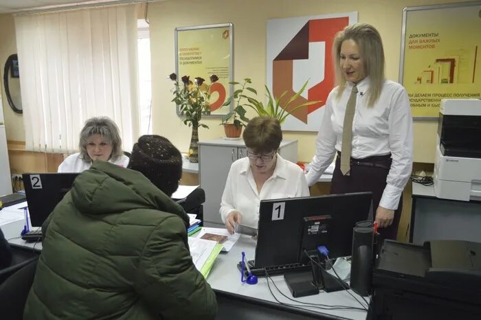 Мфц лутугино. Мфц города лутугино. мфц алчевск график. мфц лнр. агентство недвижимости в лутугино.