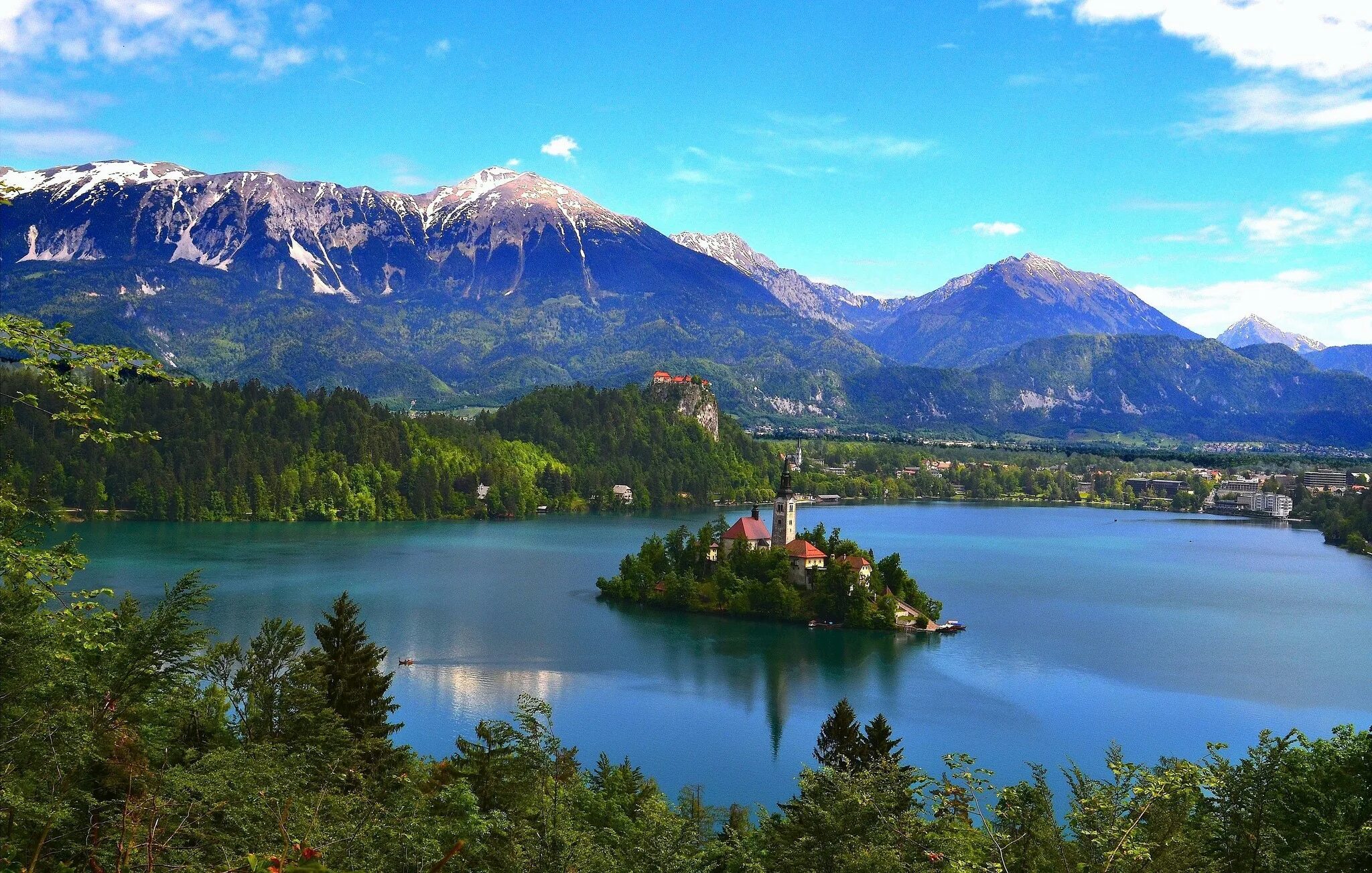 Озера европы по величине. Блед Словения. Бледское озеро Словения панорама. Озеро Блед Словения фото. Озеро Блейско.