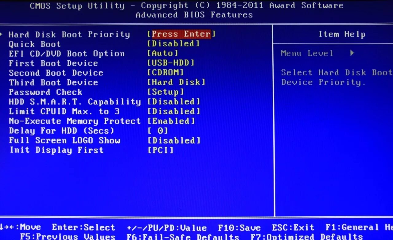 как выглядит флешка в биосе. в биосе выбрать загрузку с флешки. биос для загрузки с флешки windows 10. переустановка винды через биос с флешки. запуск установки с флешки.