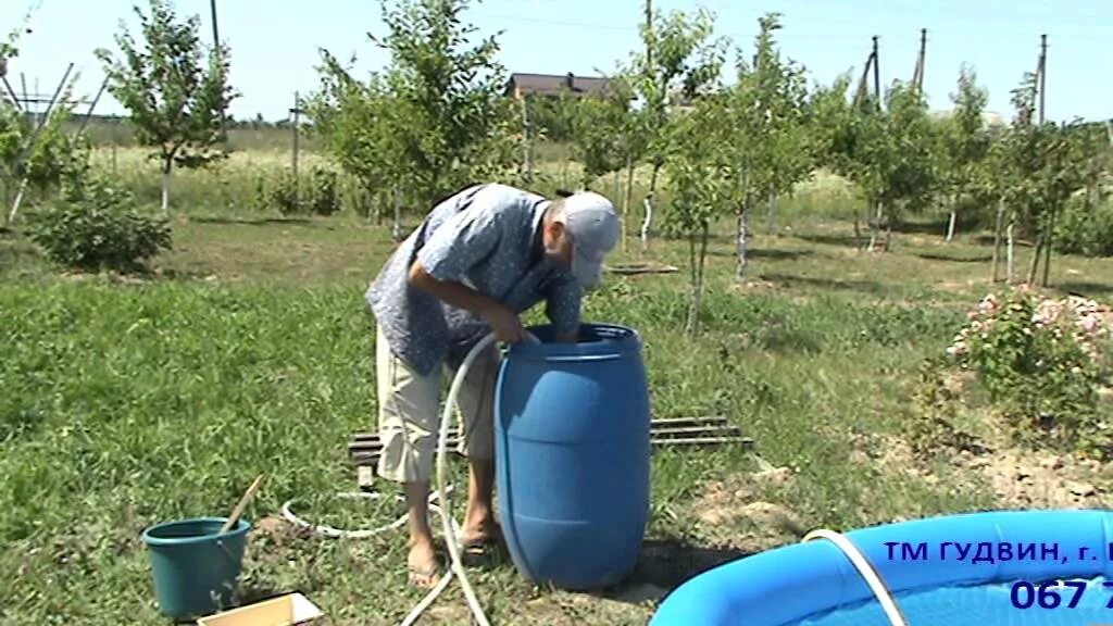 Как сделать полив из бочек. Капельный полив из бочки. капельный полив из бочки самотеком. подкормочный узел для капельного полива. насос для капельного полива.