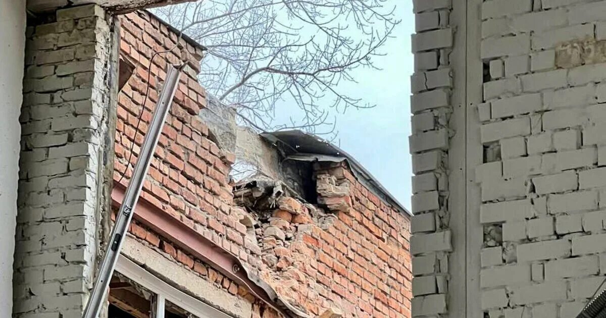 Строитель белгородская область обстрел сегодня. Строитель белгородская область обстрел сегодня. Белгород обстрел 2022. Обстрелы белгорода 2023. Обрушение здания в белгороде.