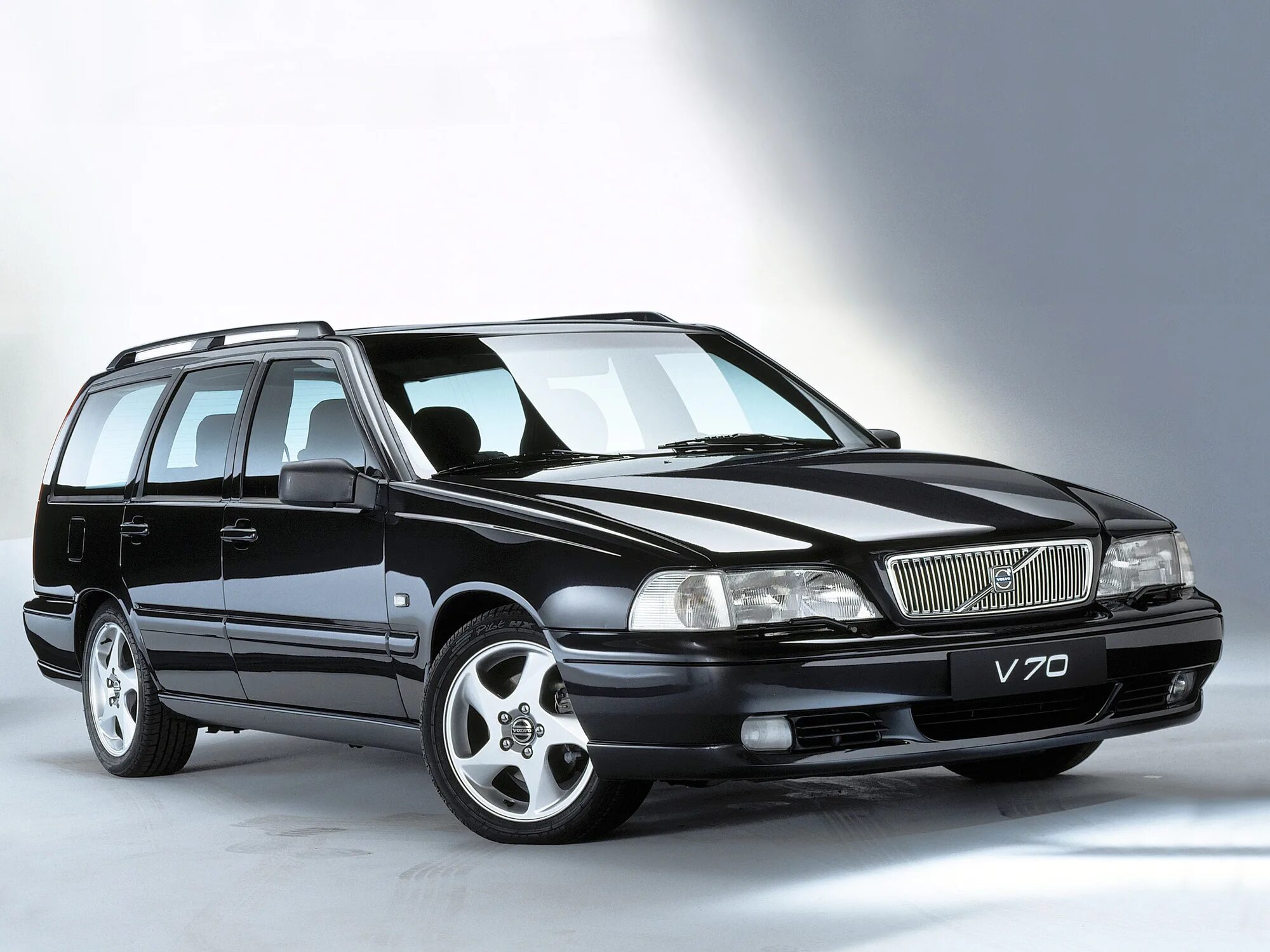 Купить вольво 1 поколения. Volvo v70 1. Volvo v70 1997. Volvo v70 1997-2000. Вольво v70 универсал.