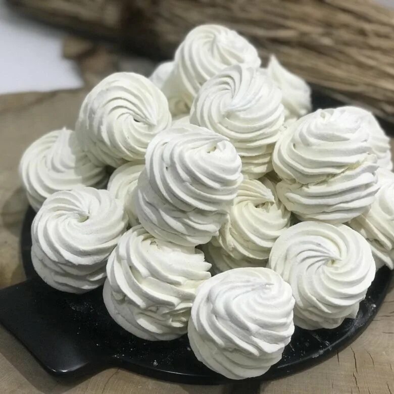 Безе прикол. Зефирное бизе. Пирожное безе прикол. Как приготовить безе прикол. Воздушное безе прикол.