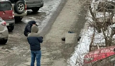 На улице людной средь белого дня