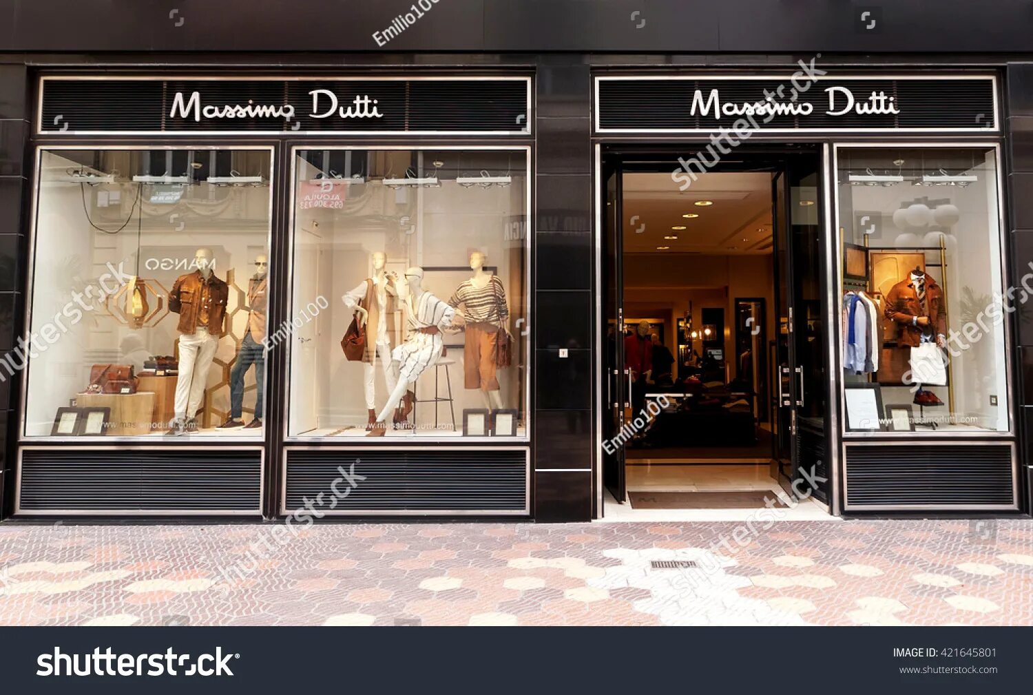Brasserie charge trahir massimo dutti spain Mettre en place la table Disparu col