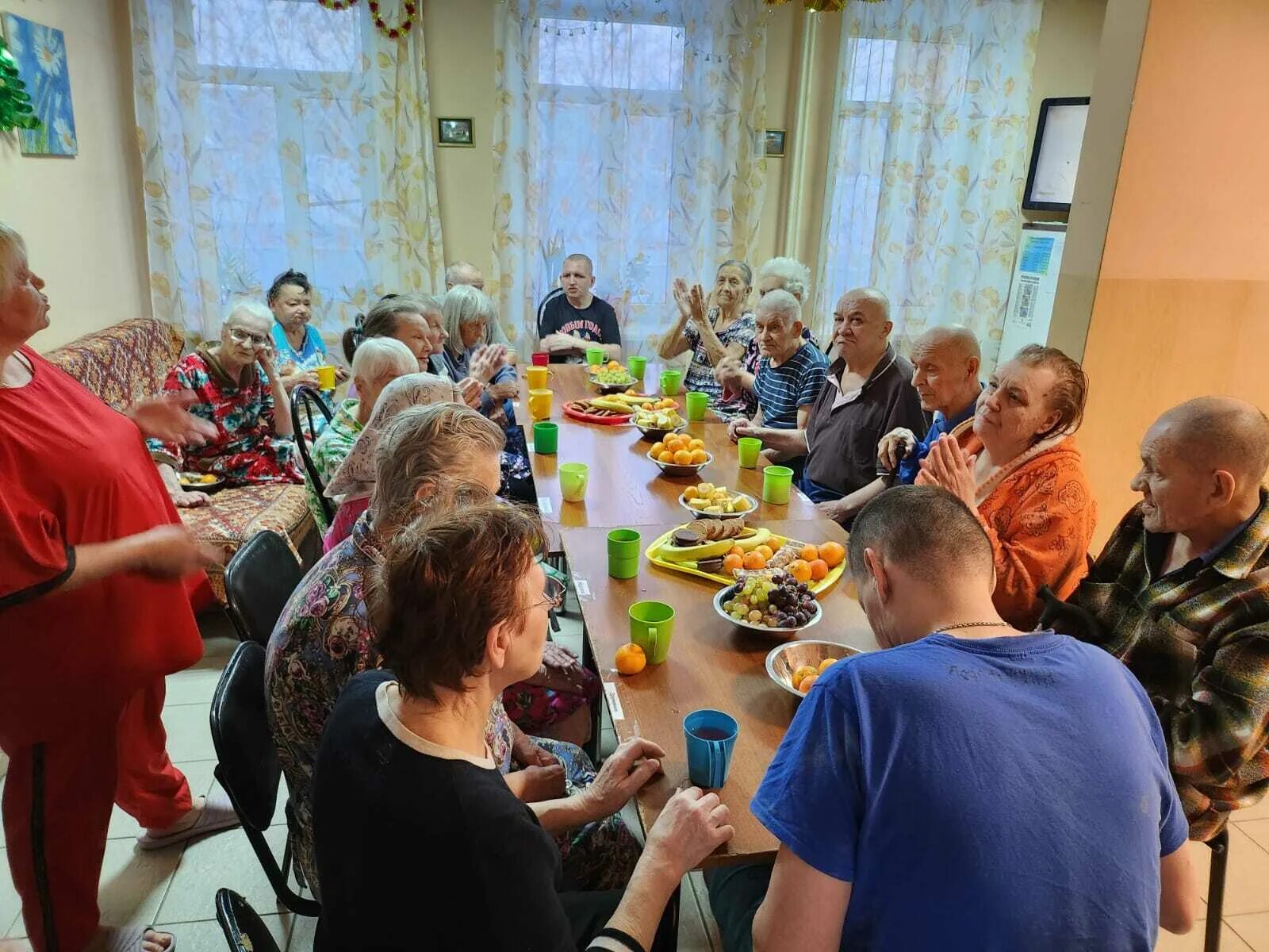 Пансионат долголетие отзывы. Пансионат долголетие Малаховка. Пансионат для пенсионеров. Пожилые люди. Золотая осень Вологда пансионат для пожилых людей.