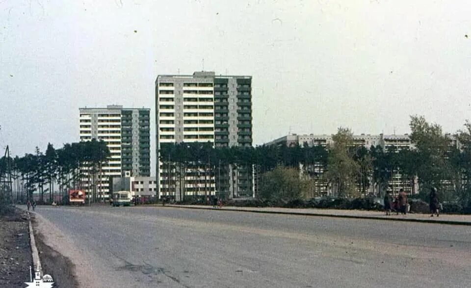 Екатеринбург 90е. Екатеринбург в 90. Свердловск в 1990 году. Пионерский поселок. Екатеринбург жби 90е.