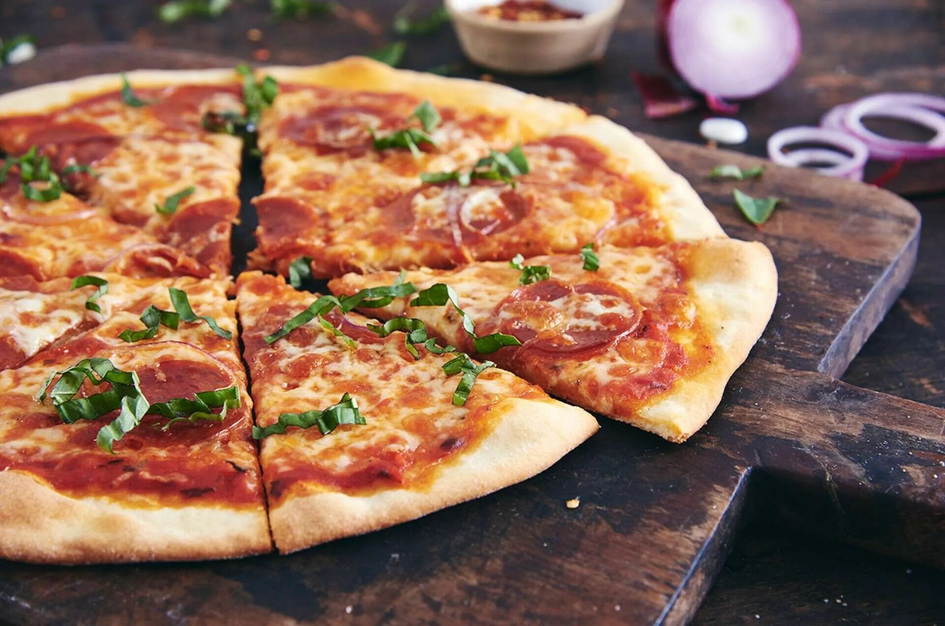 Рецепт теста для пиццы классический итальянский. Thin crust pizza. Thin crust pizza Dough. Пицца на тонком тесте. Тонкое тесто для пиццы.