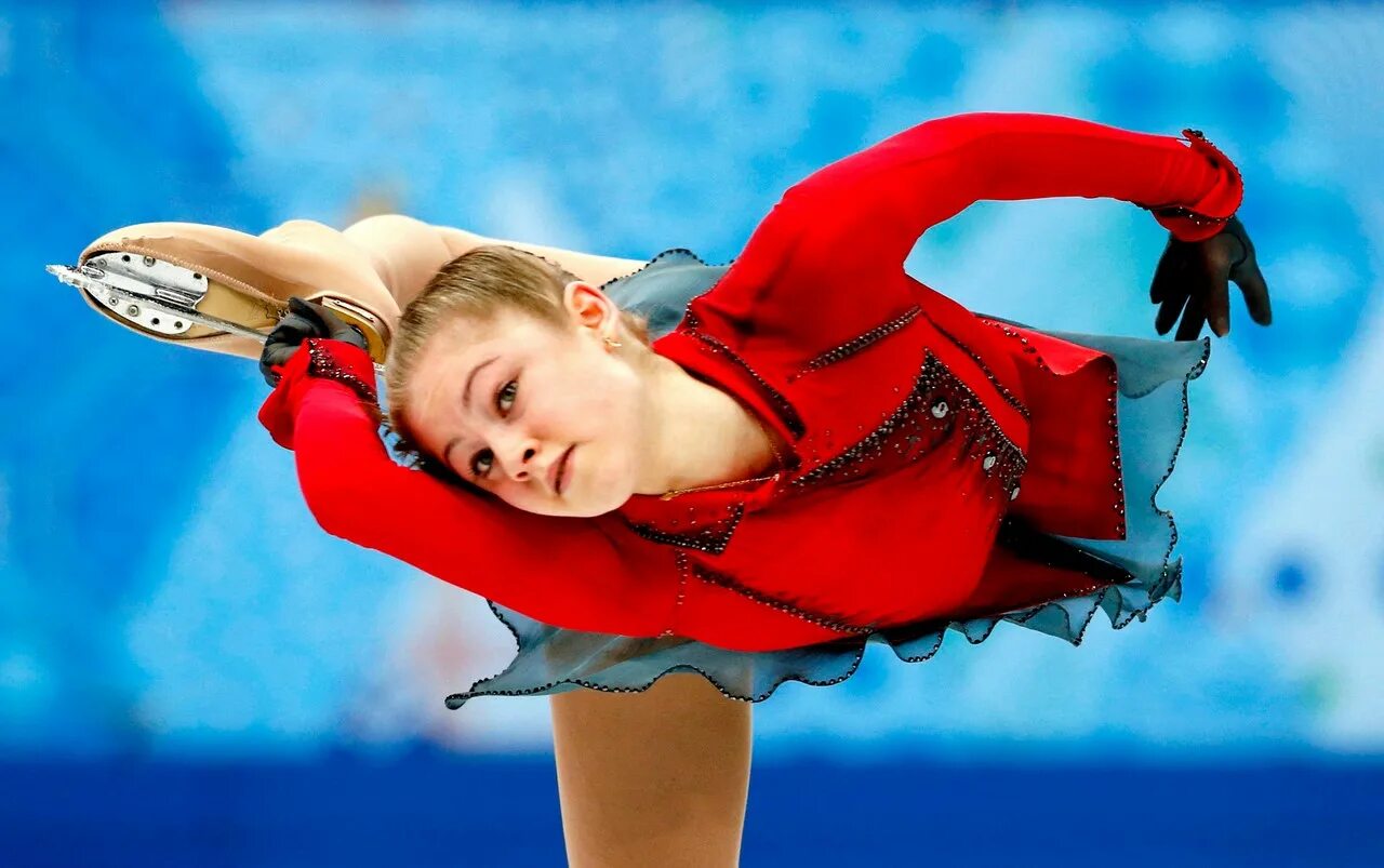 Фигурное катание юлия липницкая сочи 2014. Сочи 2014 фигуристка юлия липницкая. Фигуристка красных. Фигуристка красных. Юлия даутова фигуристка.
