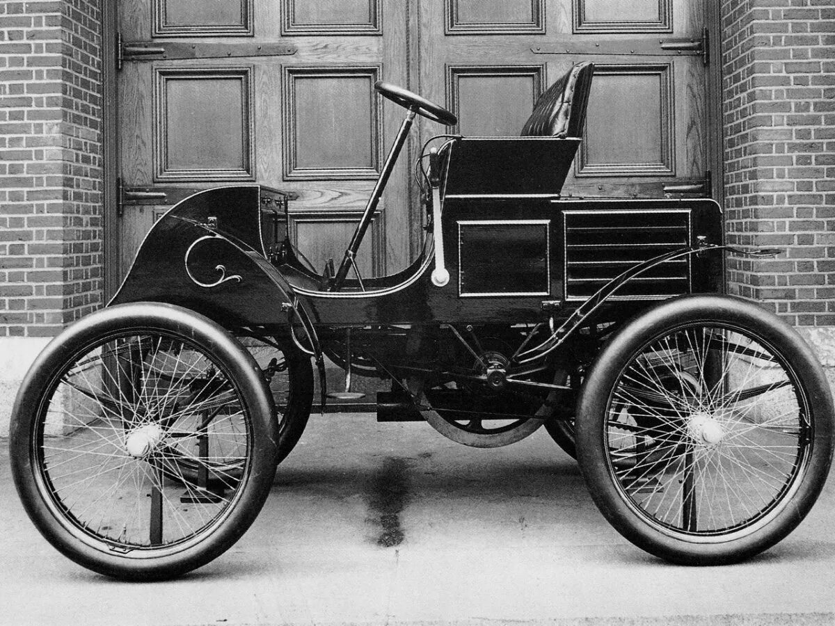 Первые машины название. Ford model a 1903. Ford model s 1903. Ford Quadricycle 1896.